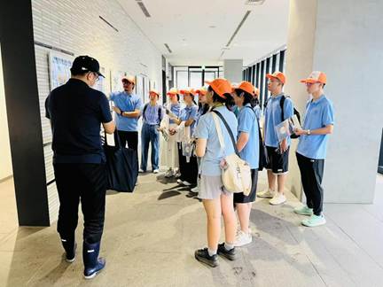 东京热
访学团参观鹿儿岛鱼类市场